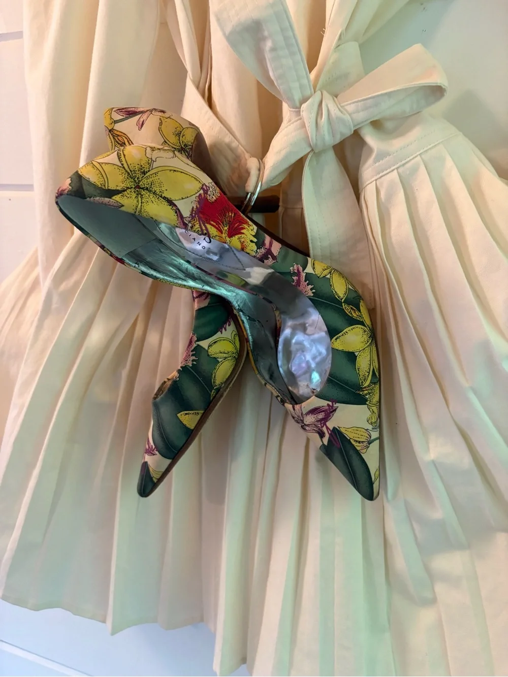 GUESS by MARCIANO👠Pointed-Toe Stiletto in MultiColorYellow &Green 🌻Floral Fabric